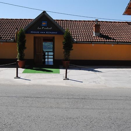 拉庞顿酒店 Ieşelniţa 外观 照片