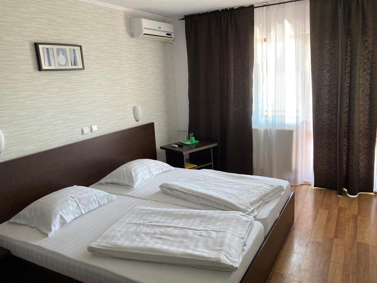 拉庞顿酒店 Ieşelniţa 外观 照片