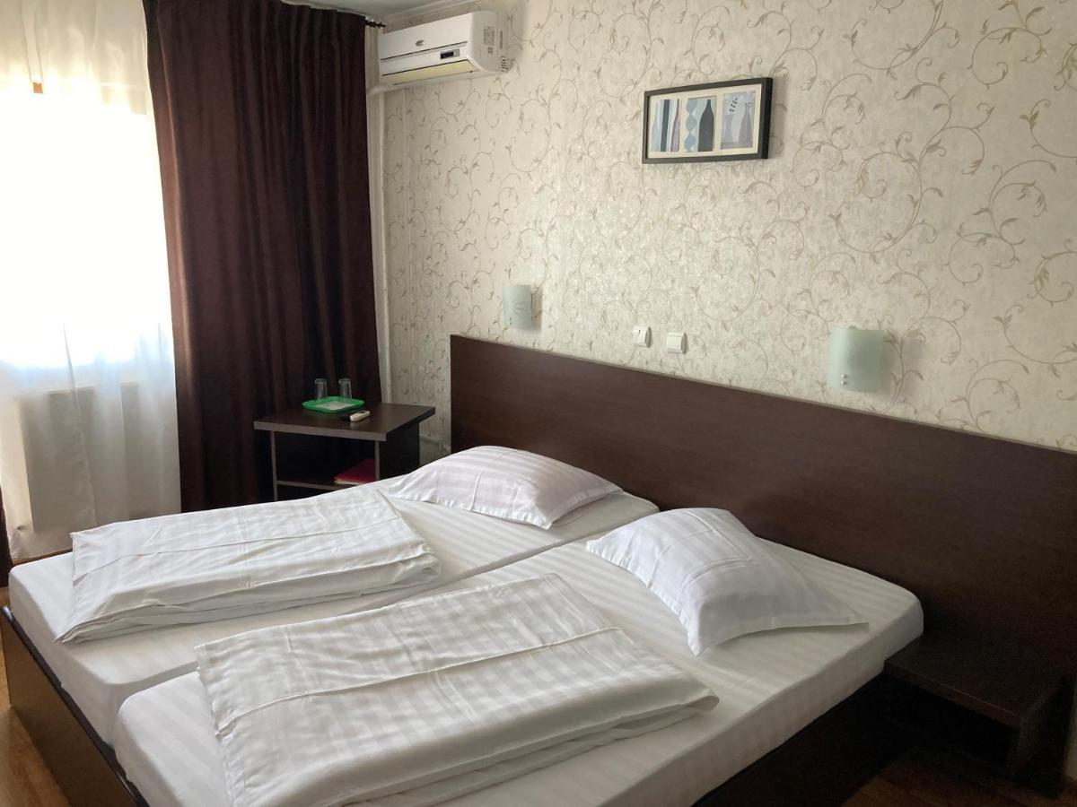 拉庞顿酒店 Ieşelniţa 外观 照片