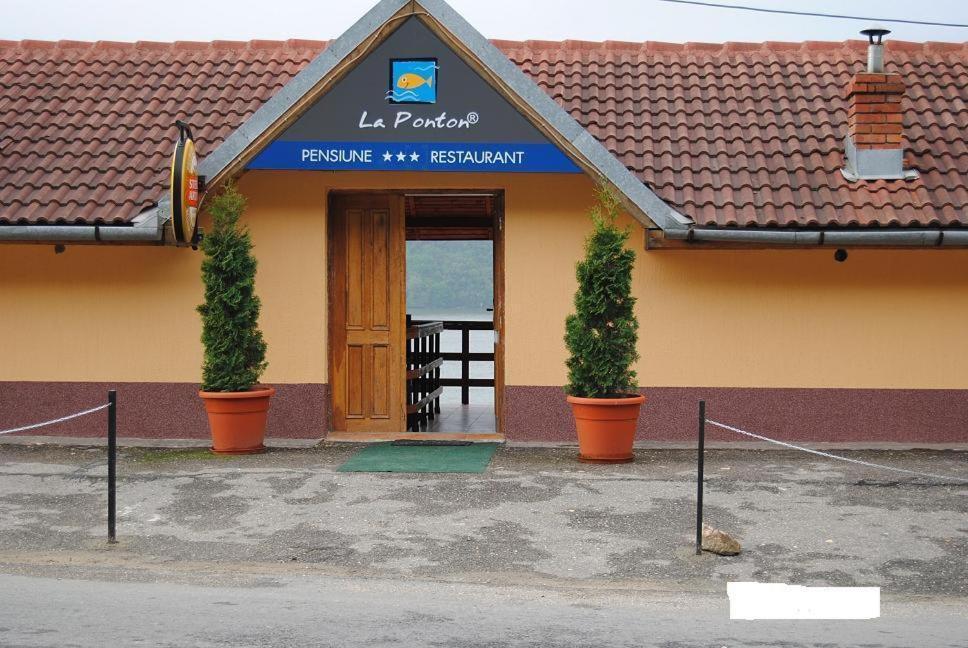 拉庞顿酒店 Ieşelniţa 外观 照片